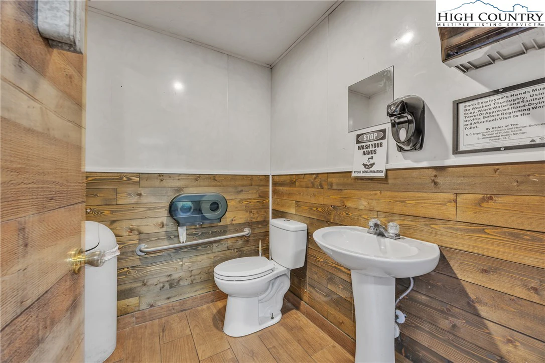 Image number 12 for the current listing