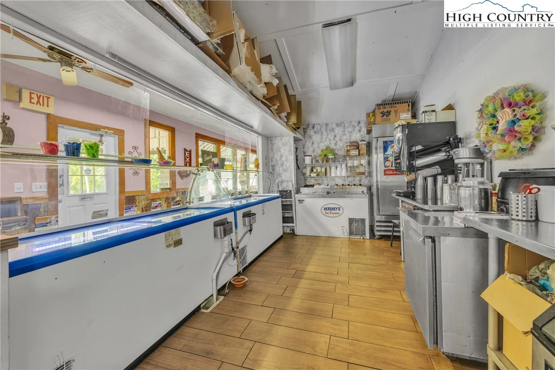 Image number 5 for the current listing