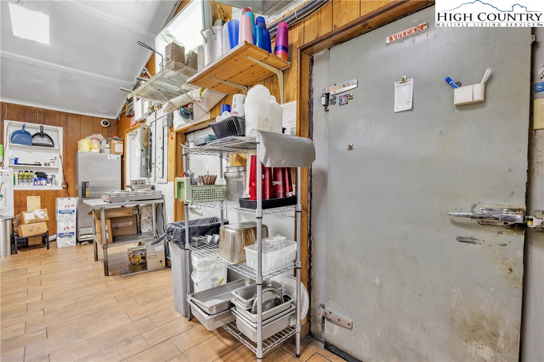 Image number 9 for the current listing