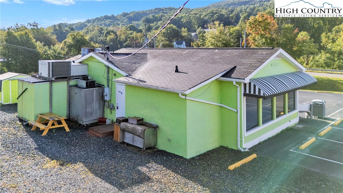 Image number 15 for the current listing