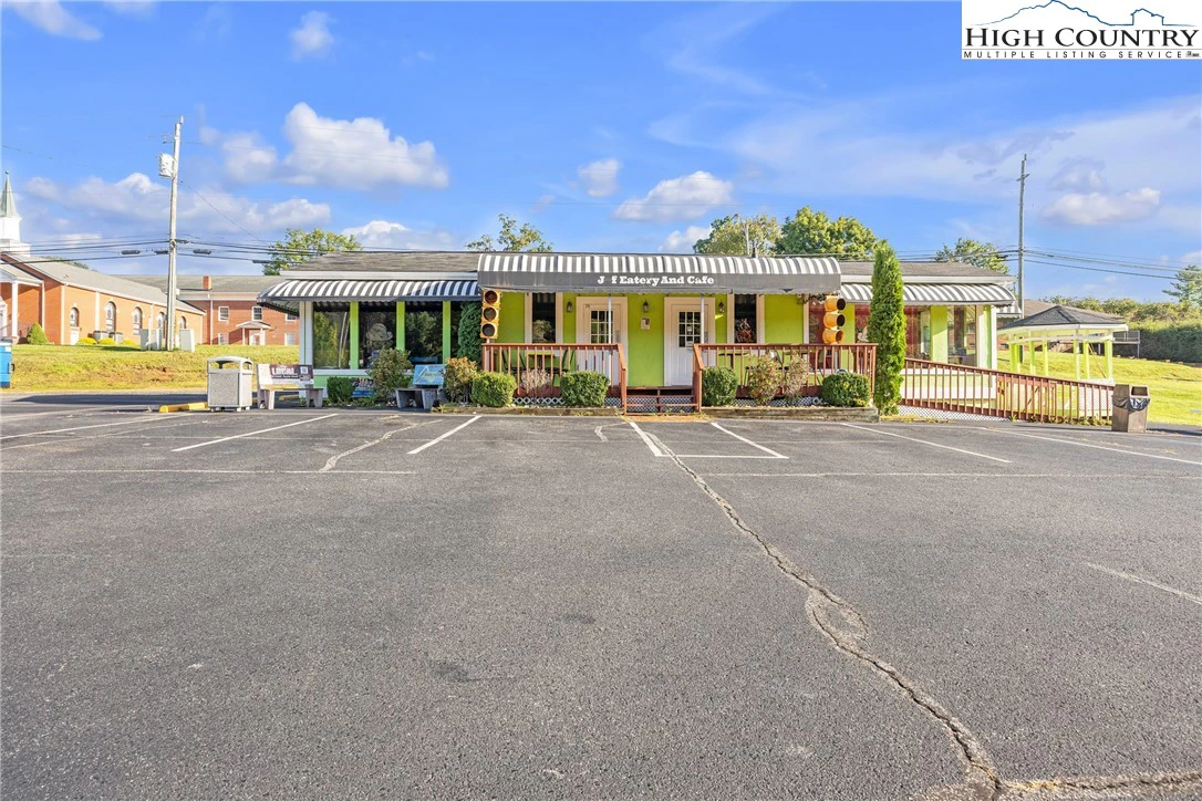 Image number 28 for the current listing