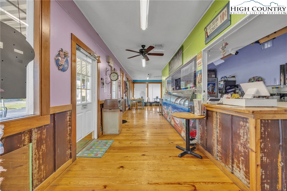 Image number 2 for the current listing