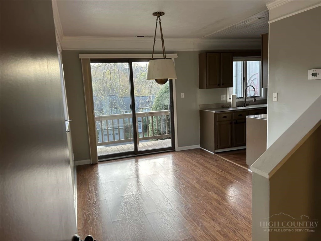 Image number 3 for the current listing