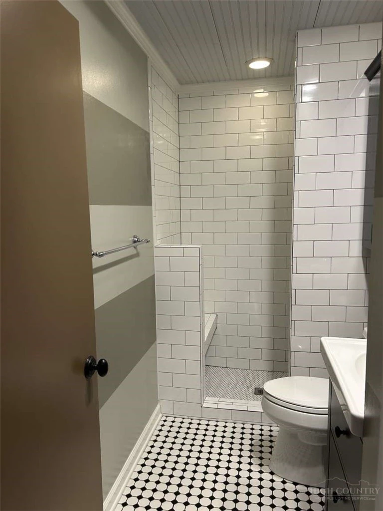 Image number 6 for the current listing
