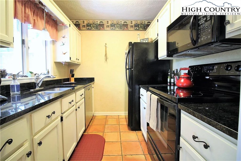 Image number 15 for the current listing