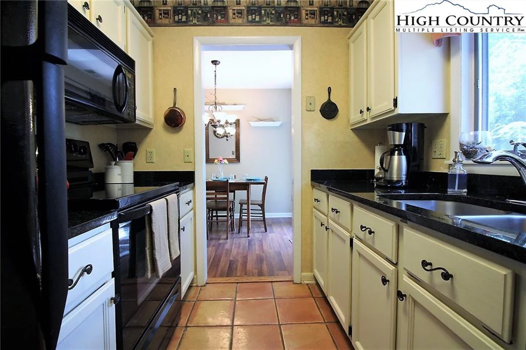 Image number 2 for the current listing