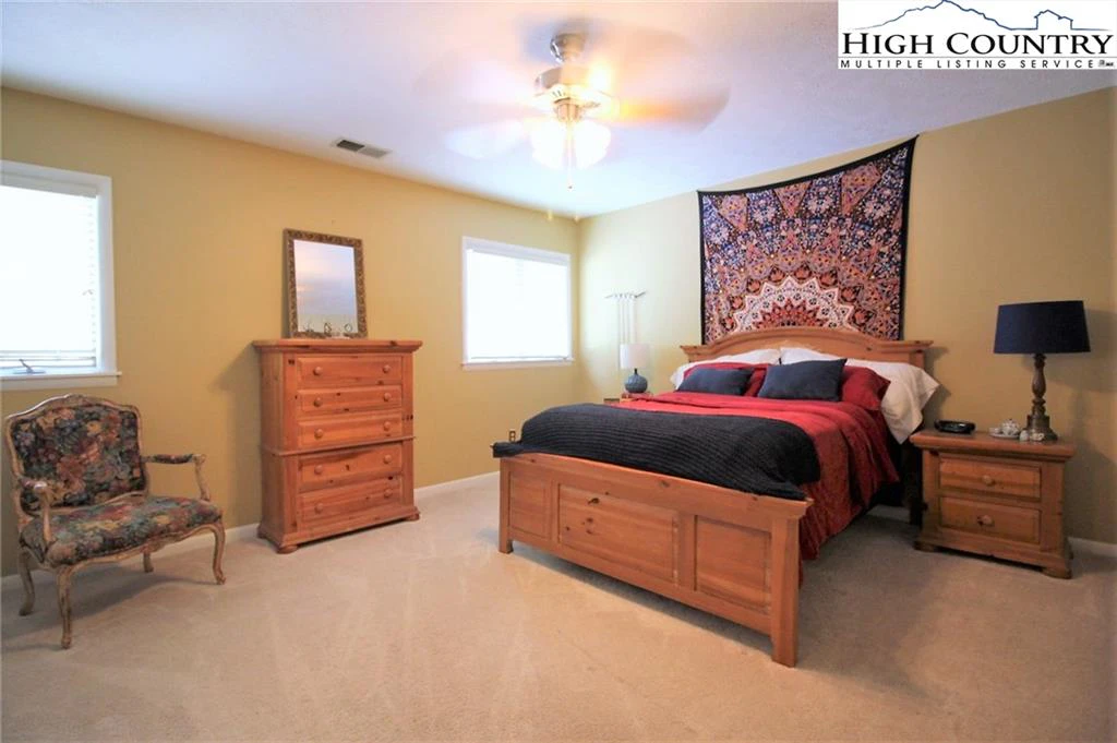 Image number 11 for the current listing