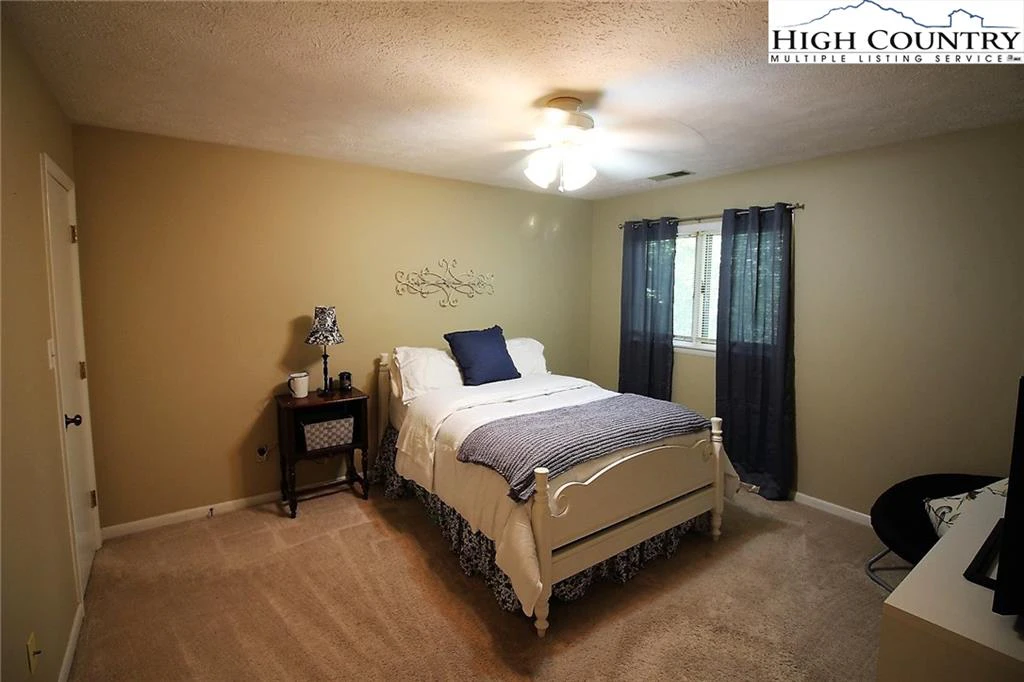 Image number 10 for the current listing