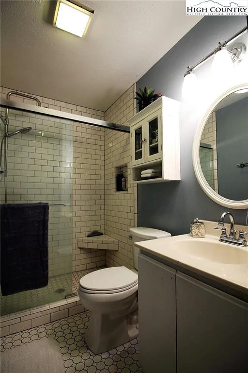 Image number 9 for the current listing