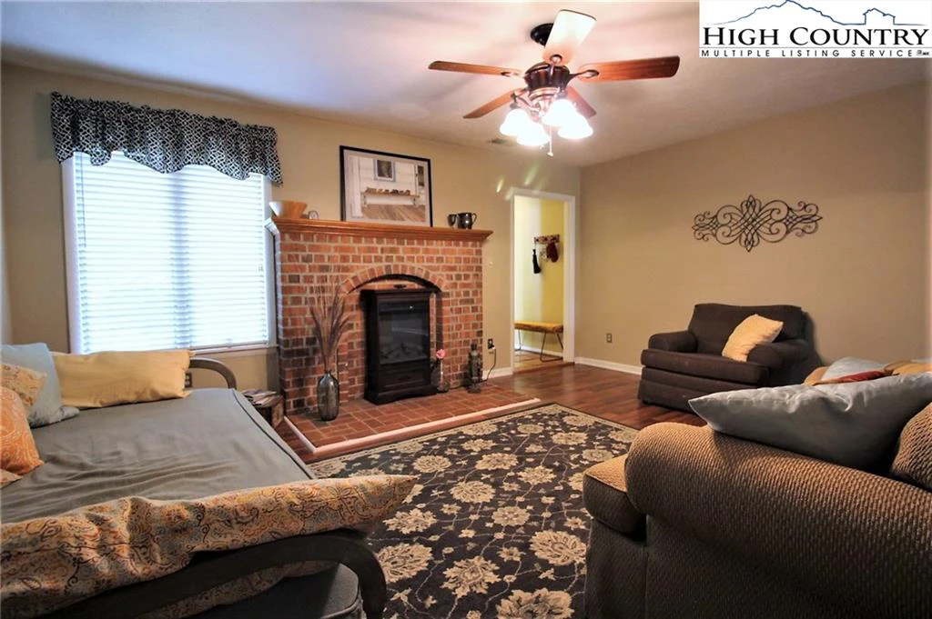 Image number 21 for the current listing