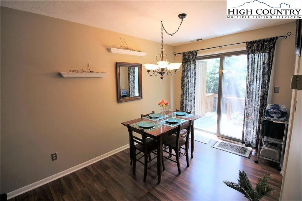 Image number 18 for the current listing