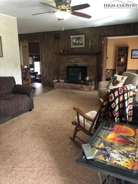 Image number 19 for the current listing