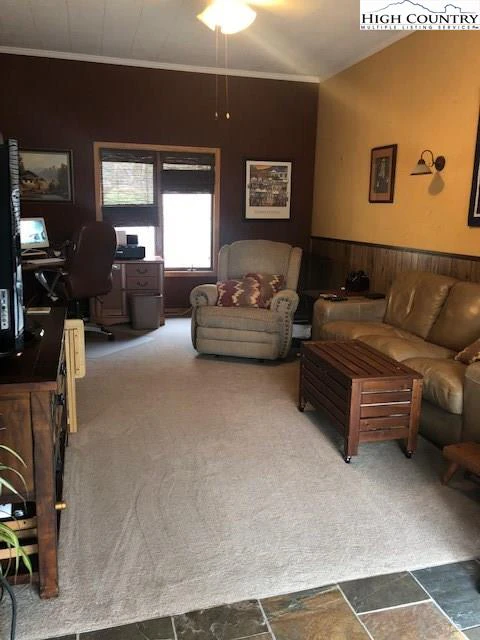 Image number 18 for the current listing
