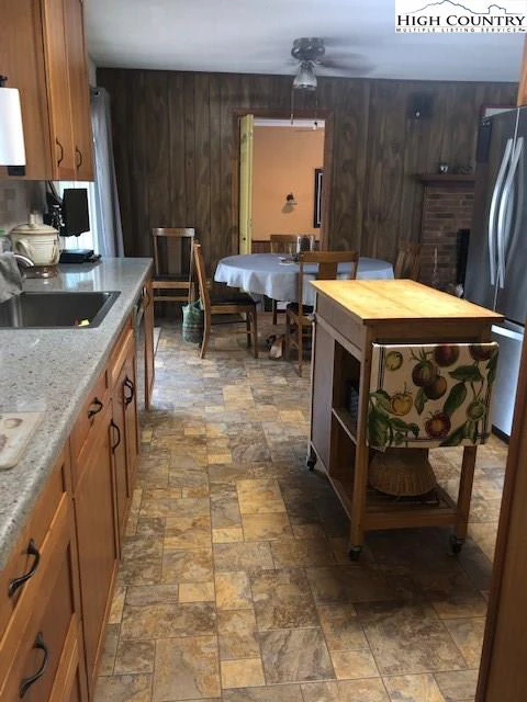 Image number 2 for the current listing