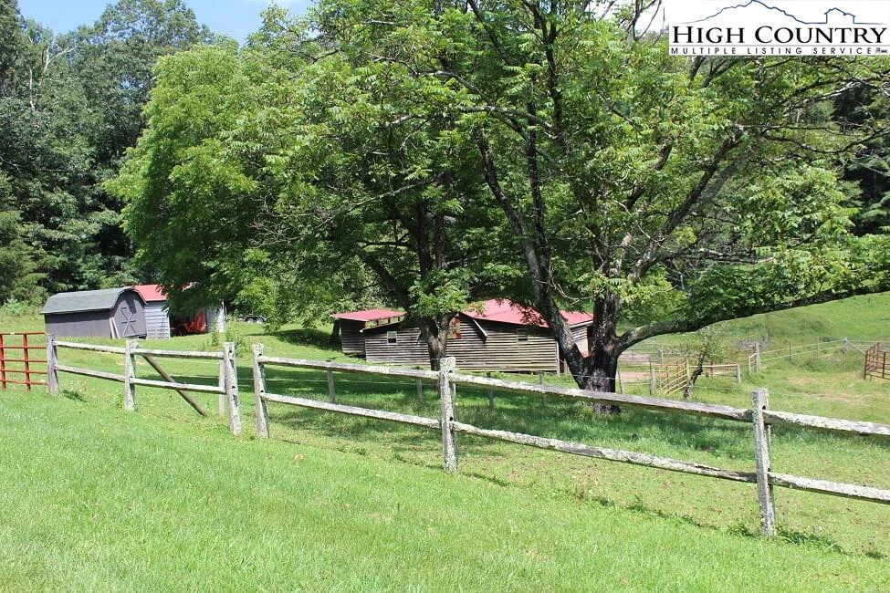 Image number 8 for the current listing