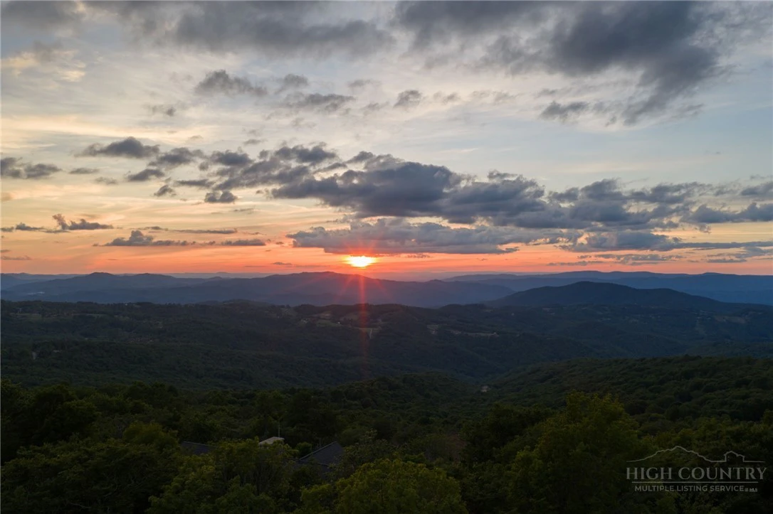 Image number 4 for the current listing