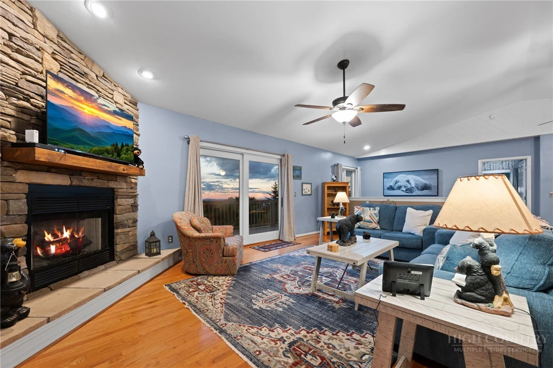 Image number 8 for the current listing