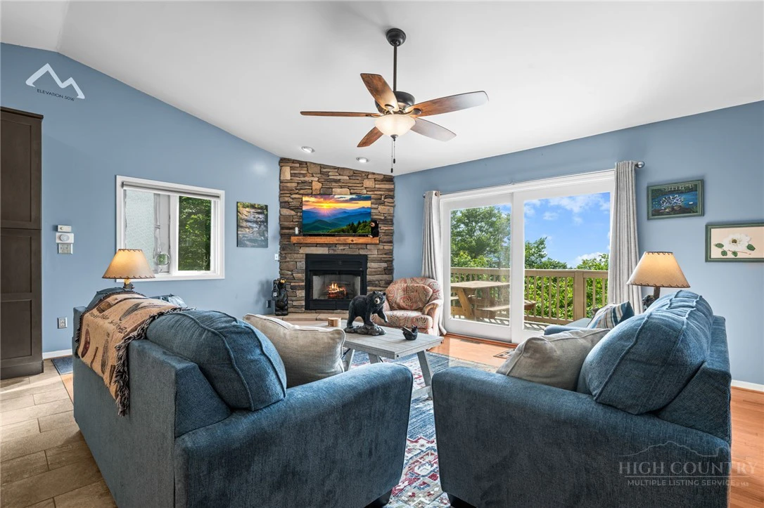 Image number 10 for the current listing