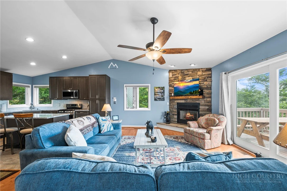 Image number 9 for the current listing