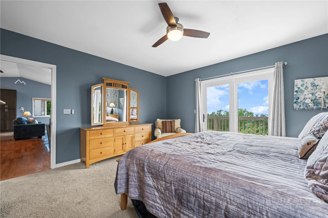 Image number 19 for the current listing