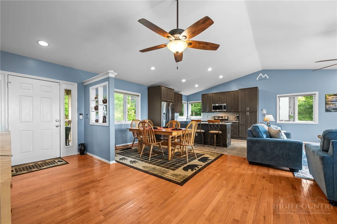 Image number 7 for the current listing