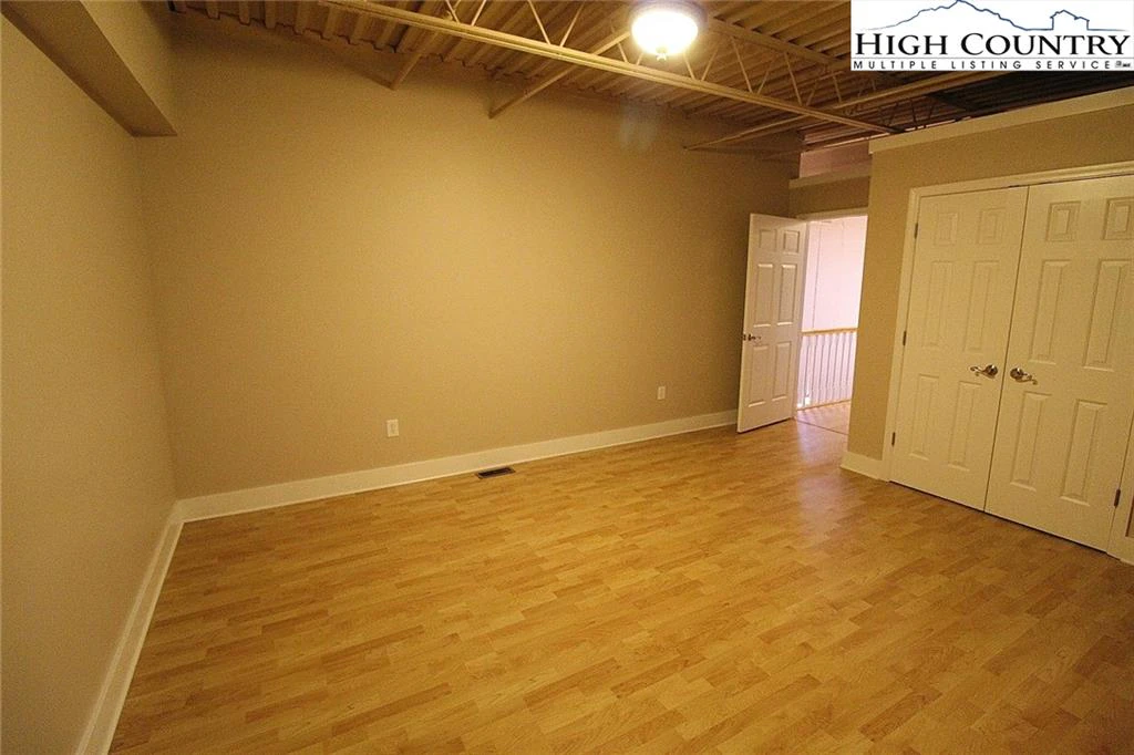 Image number 12 for the current listing