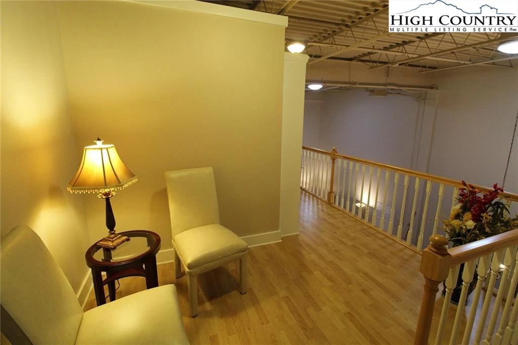 Image number 11 for the current listing