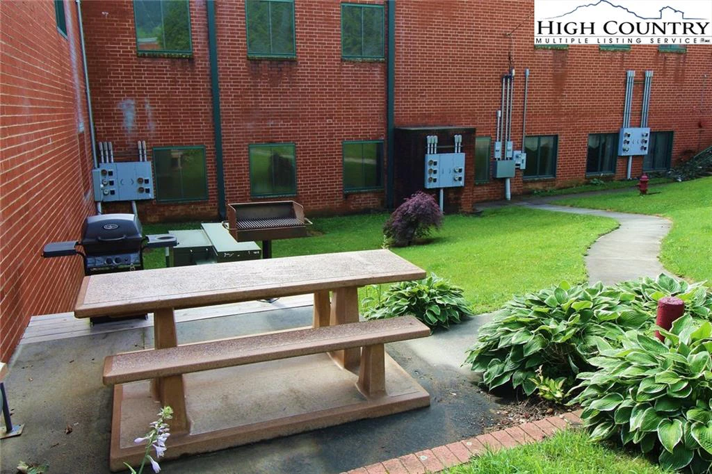 Image number 9 for the current listing