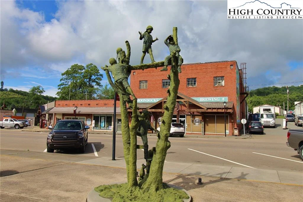 Image number 8 for the current listing