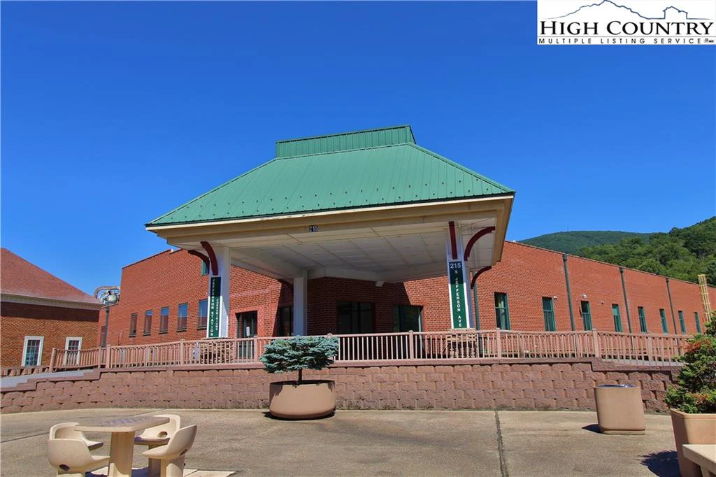 Image number 1 for the current listing