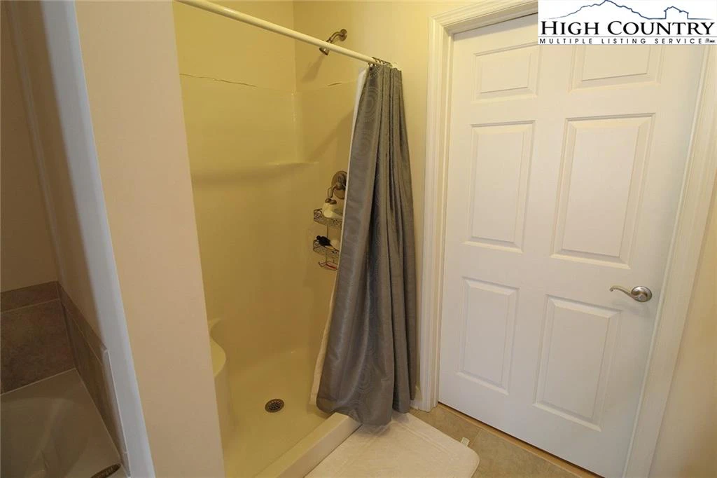 Image number 2 for the current listing