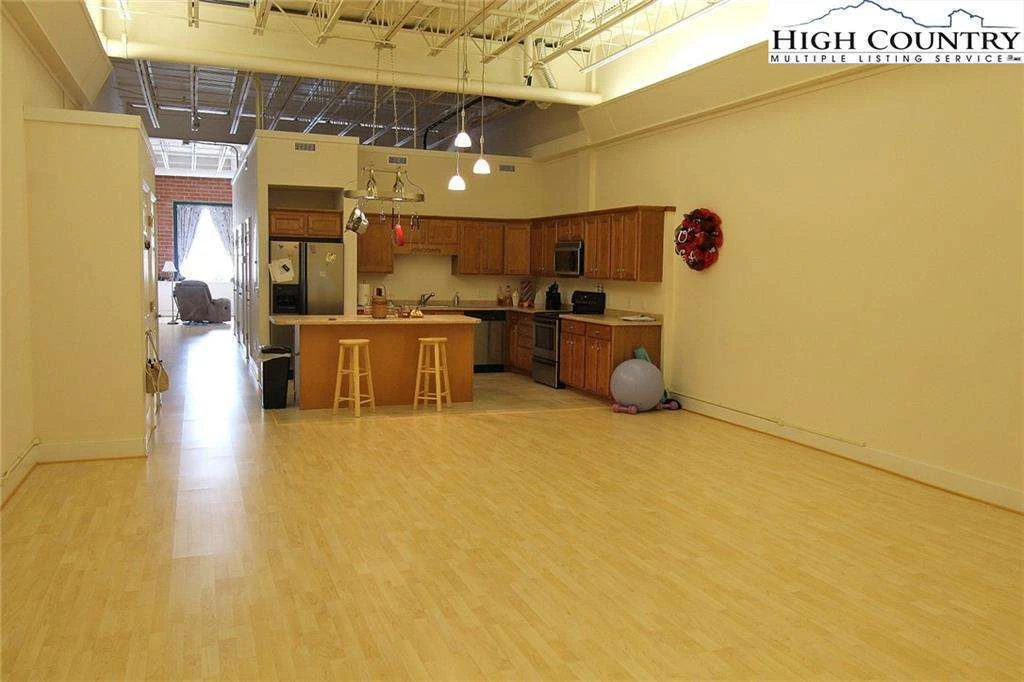 Image number 6 for the current listing