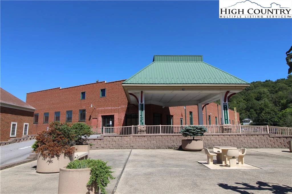 Image number 1 for the current listing