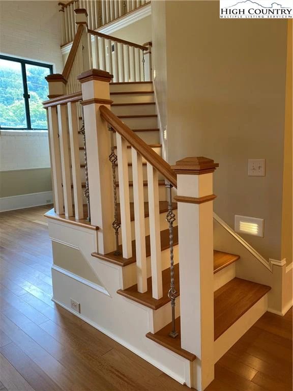 Image number 3 for the current listing
