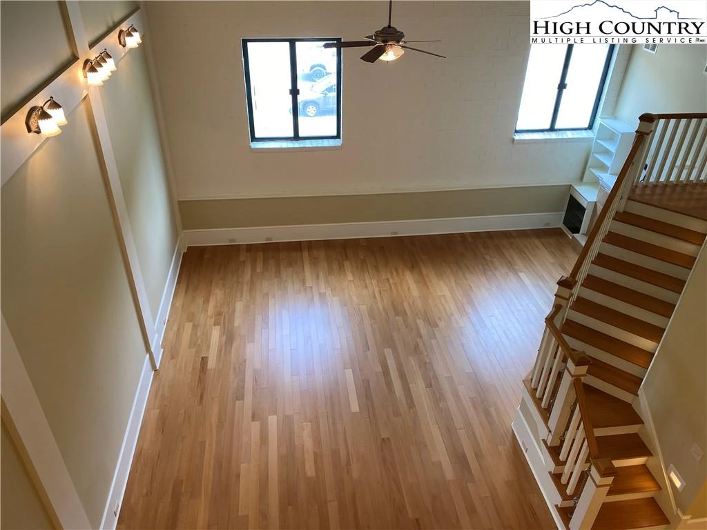 Image number 6 for the current listing