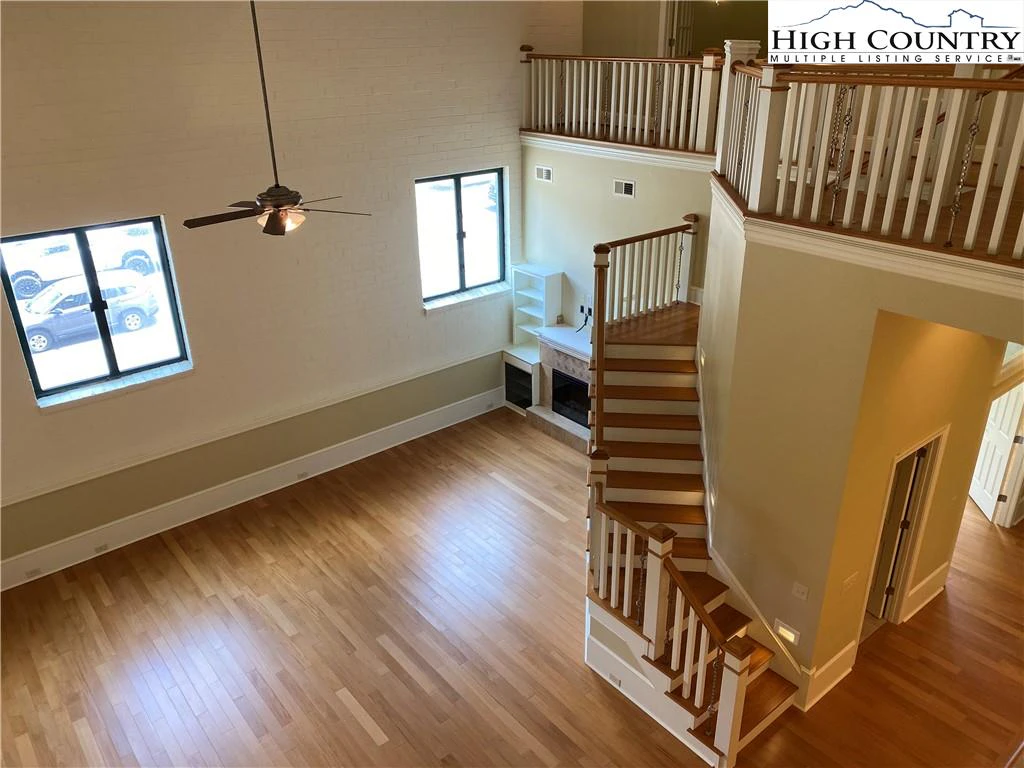 Image number 8 for the current listing