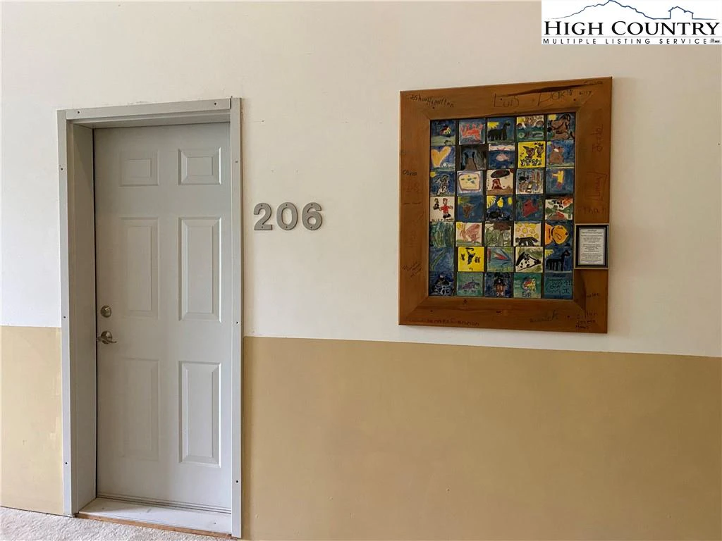 Image number 17 for the current listing