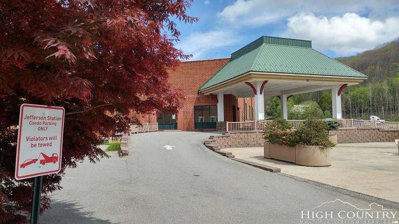 Image number 1 for the current listing