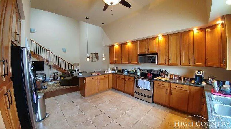 Image number 2 for the current listing
