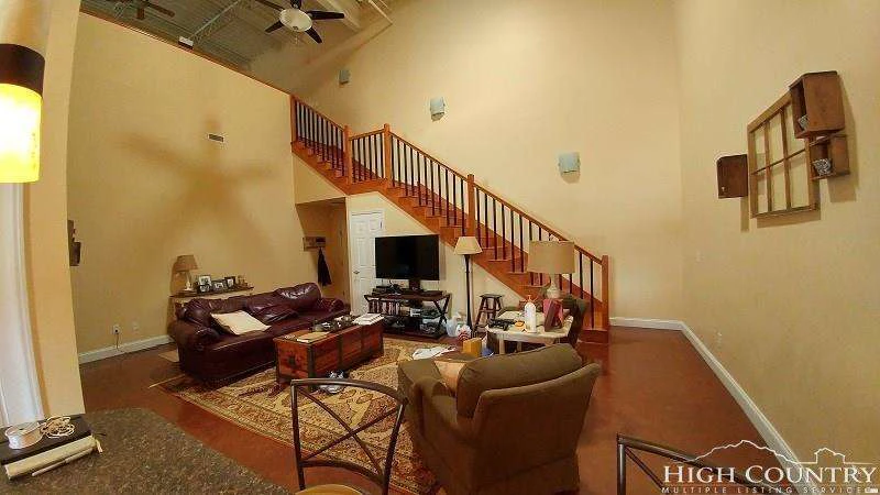 Image number 13 for the current listing