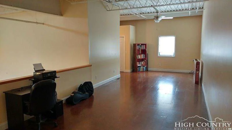 Image number 5 for the current listing