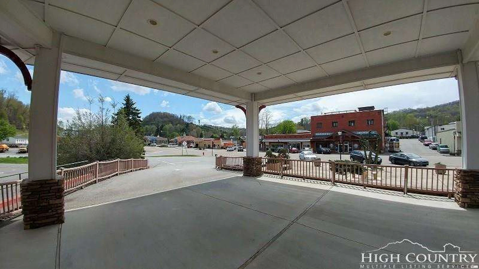 Image number 19 for the current listing