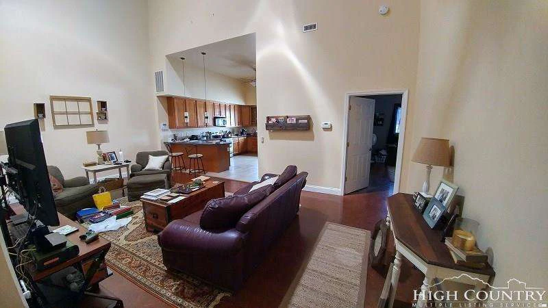 Image number 16 for the current listing