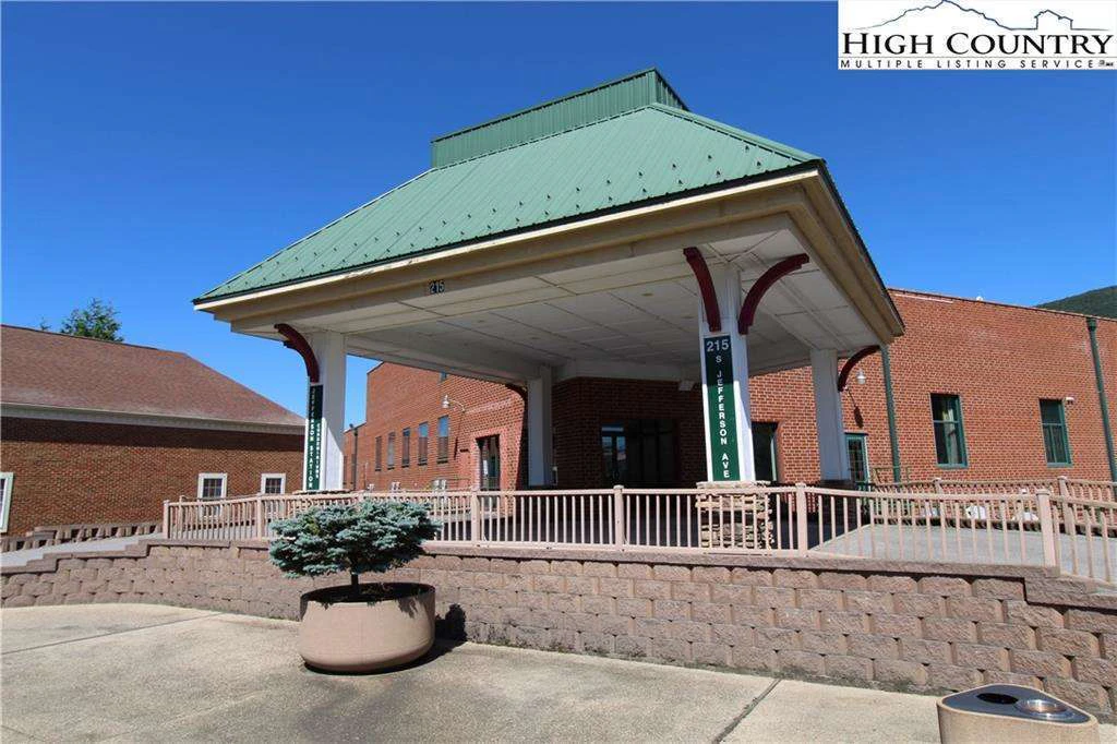 Image number 1 for the current listing