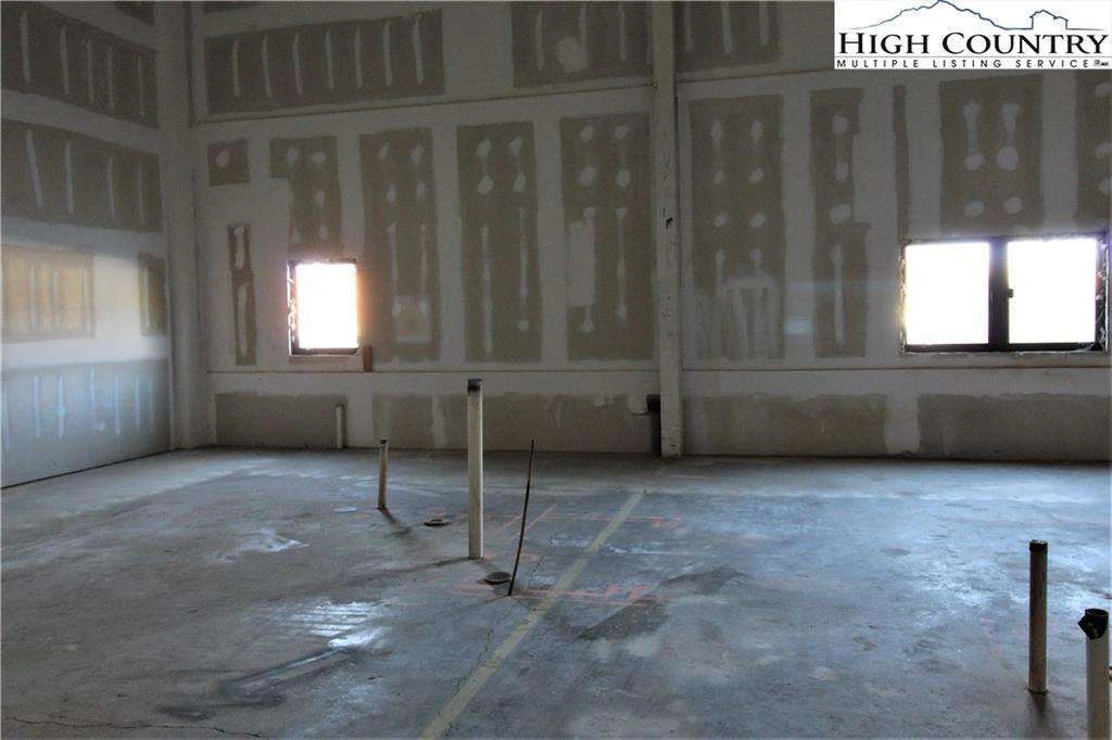 Image number 3 for the current listing
