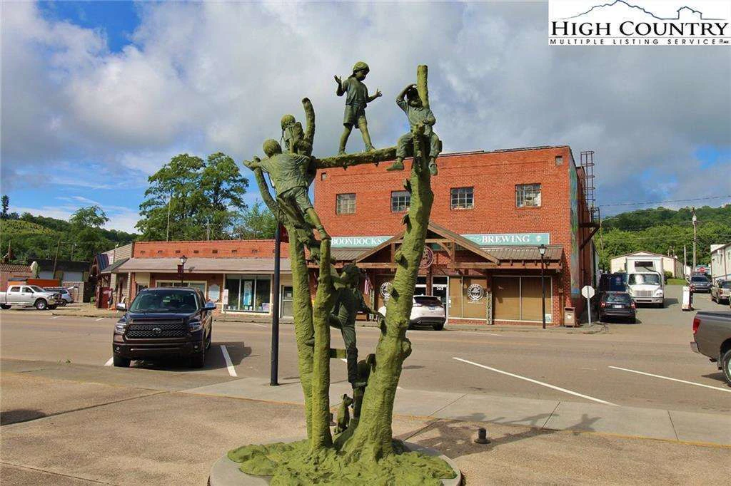 Image number 9 for the current listing