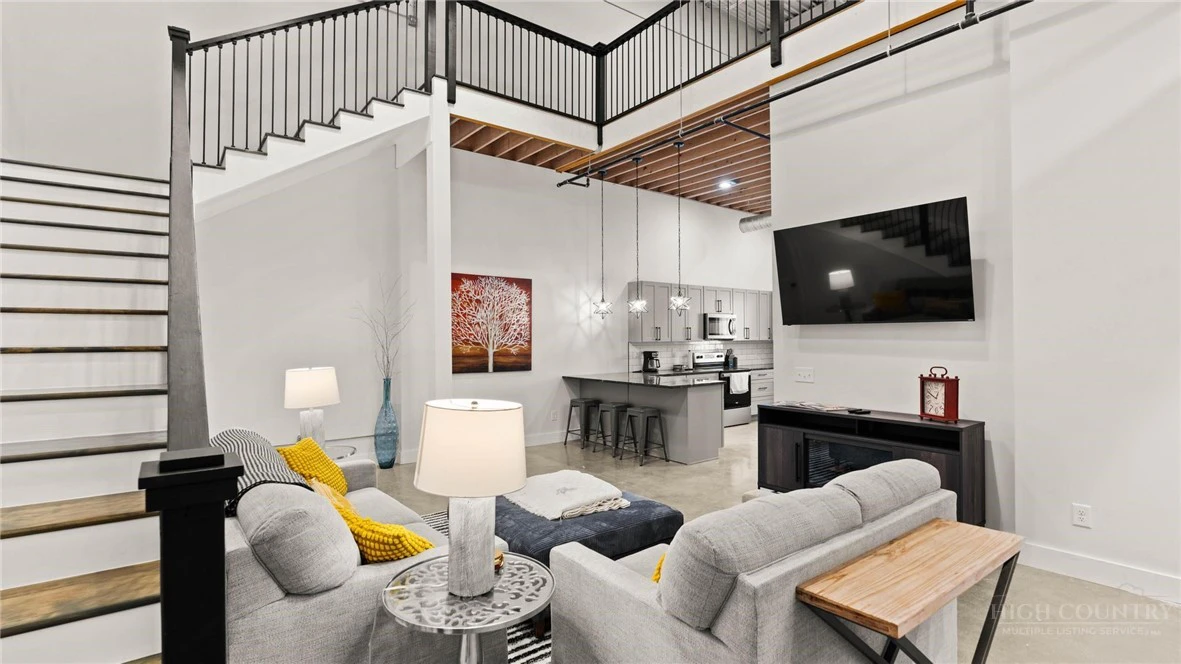 Image number 5 for the current listing