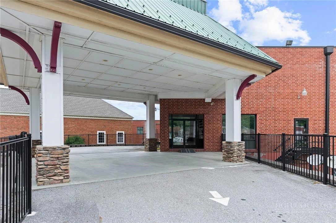 Image number 2 for the current listing