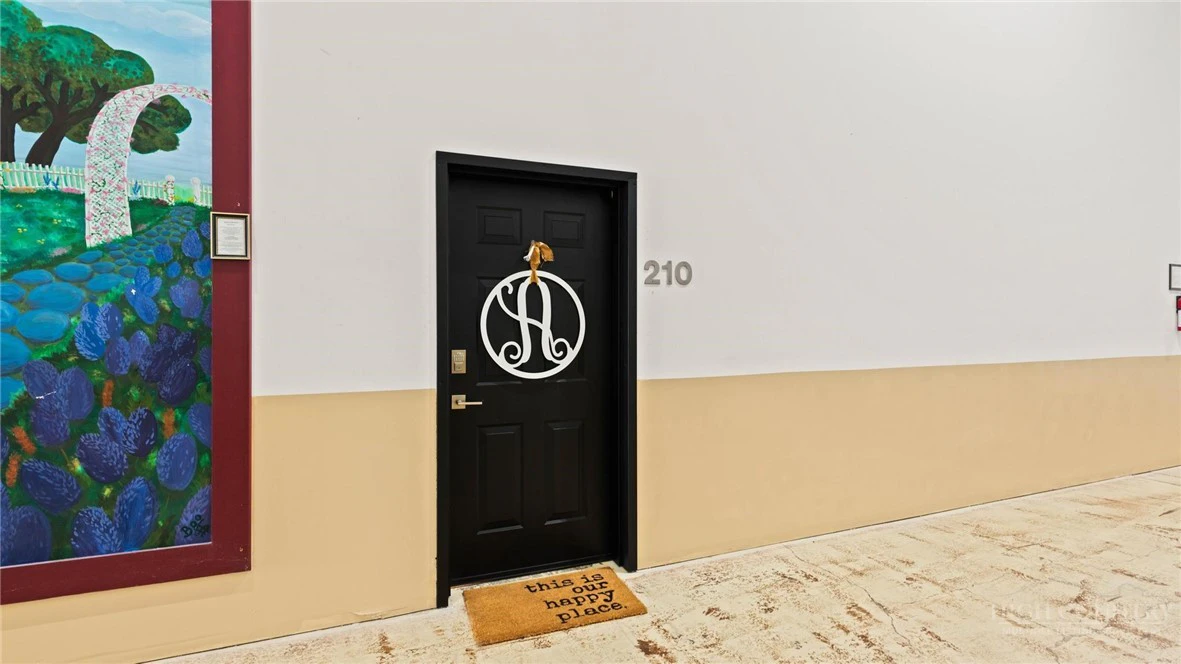Image number 4 for the current listing