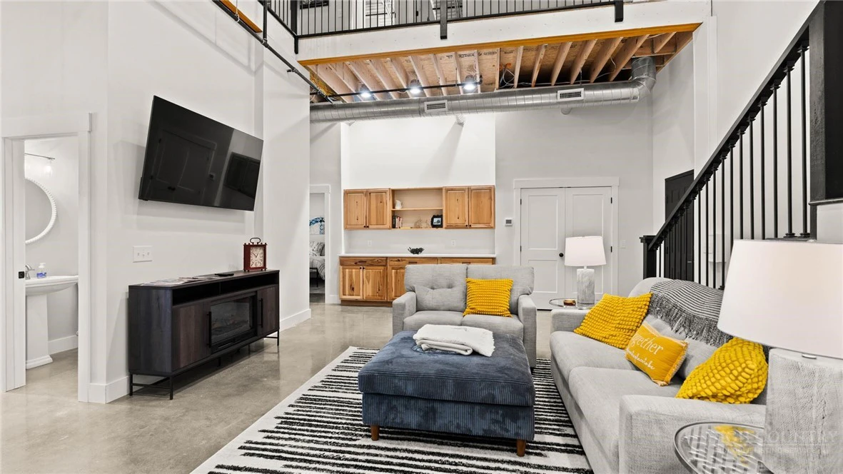 Image number 7 for the current listing